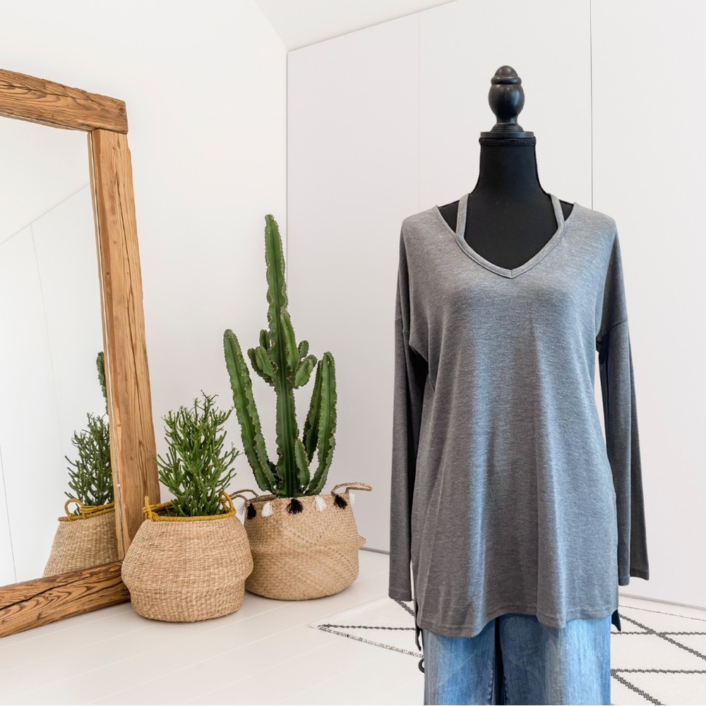 Loveriche Strappy Shoulder Sweater